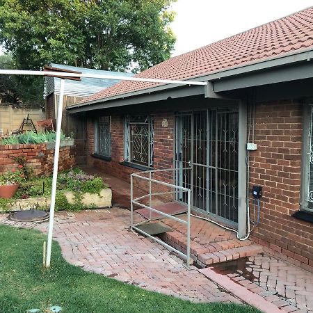 Juds@23 Apartment Bloemfontein Bagian luar foto