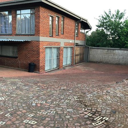 Juds@23 Apartment Bloemfontein Bagian luar foto