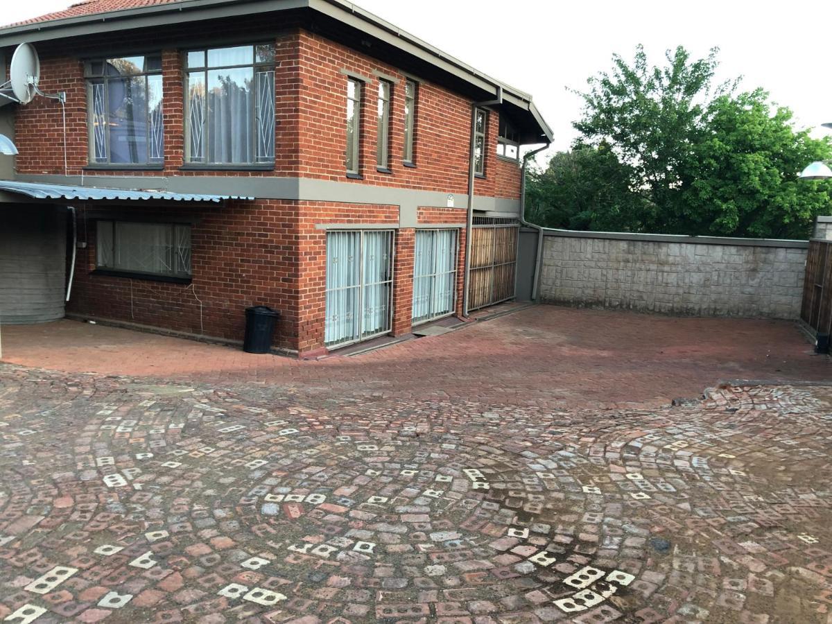 Juds@23 Apartment Bloemfontein Bagian luar foto